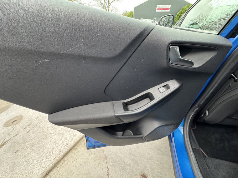 Vehicle Image 28