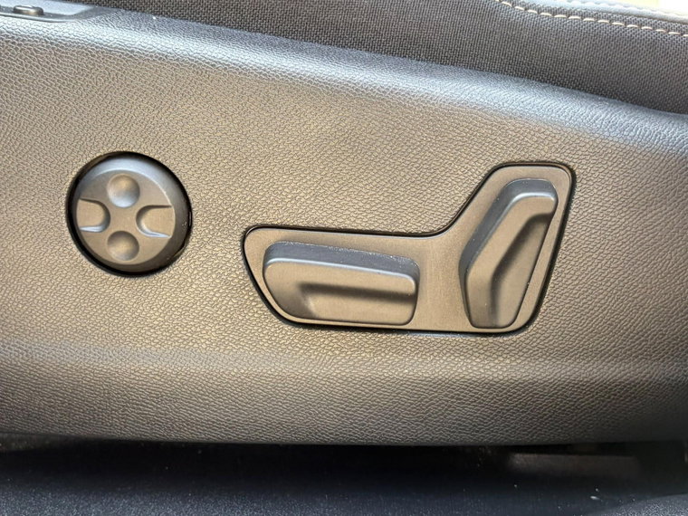 Vehicle Image 34