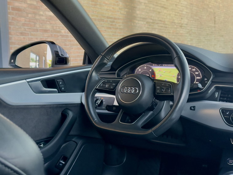 Vehicle Image 32