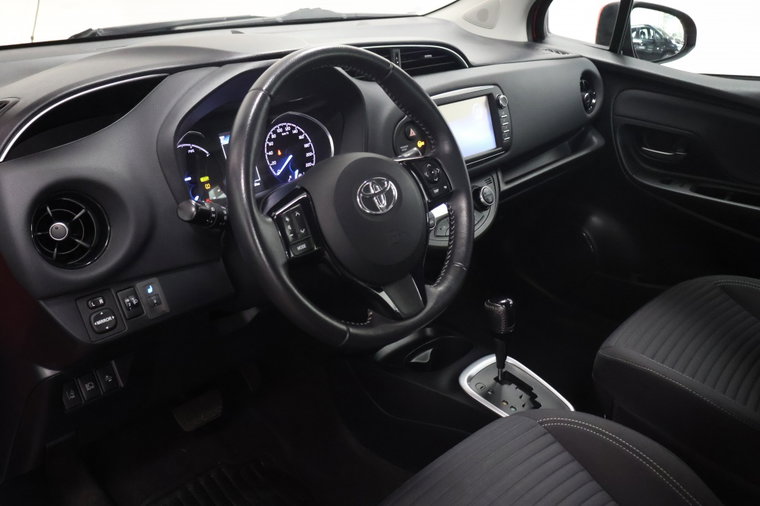 Vehicle Image 10