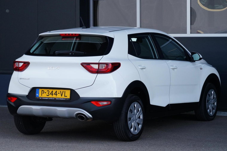 Vehicle Image 25