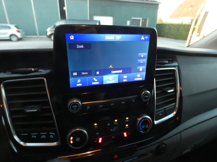 Vehicle Image 9