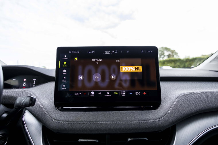 Vehicle Image 25
