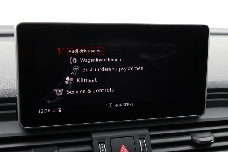 Vehicle Image 25