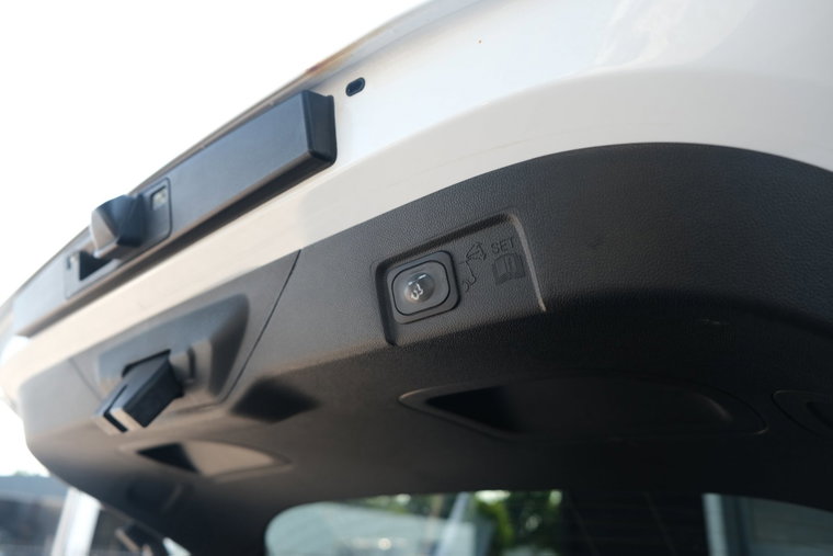 Vehicle Image 32