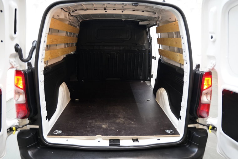 Vehicle Image 13