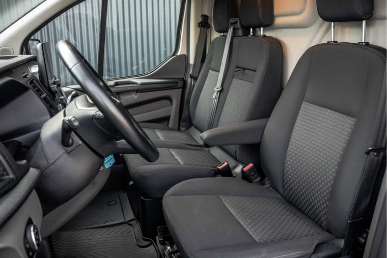 Vehicle Image 12
