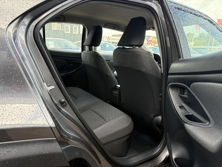 Vehicle Image 12