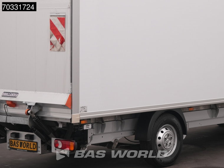 Vehicle Image 33