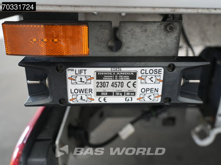 Vehicle Image 38