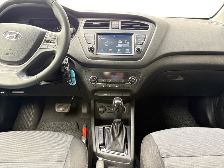 Vehicle Image 12