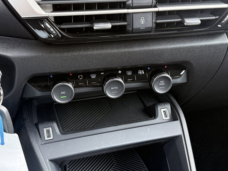 Vehicle Image 33