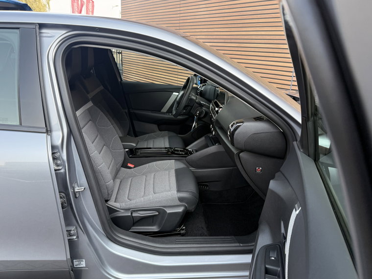 Vehicle Image 40