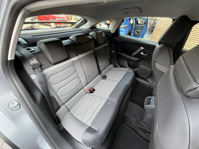 Vehicle Image 42