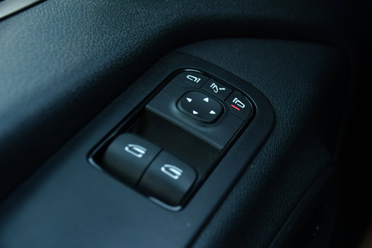Vehicle Image 32