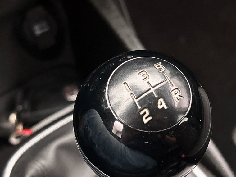 Vehicle Image 35