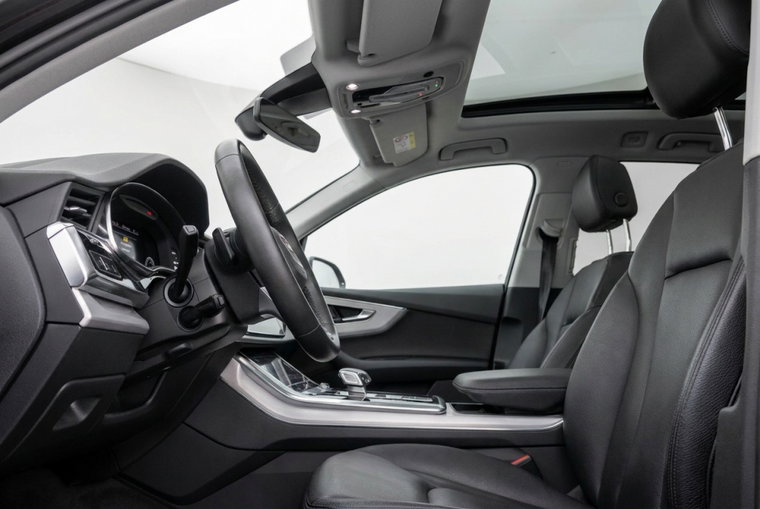 Vehicle Image 8