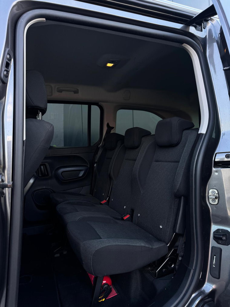 Vehicle Image 20