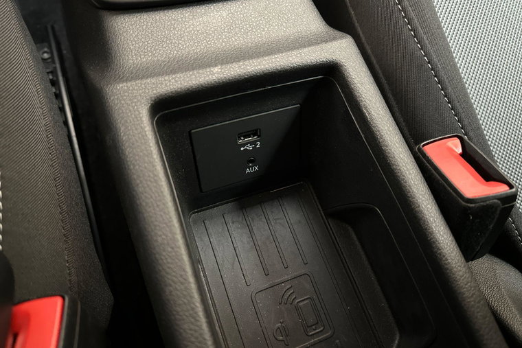 Vehicle Image 32