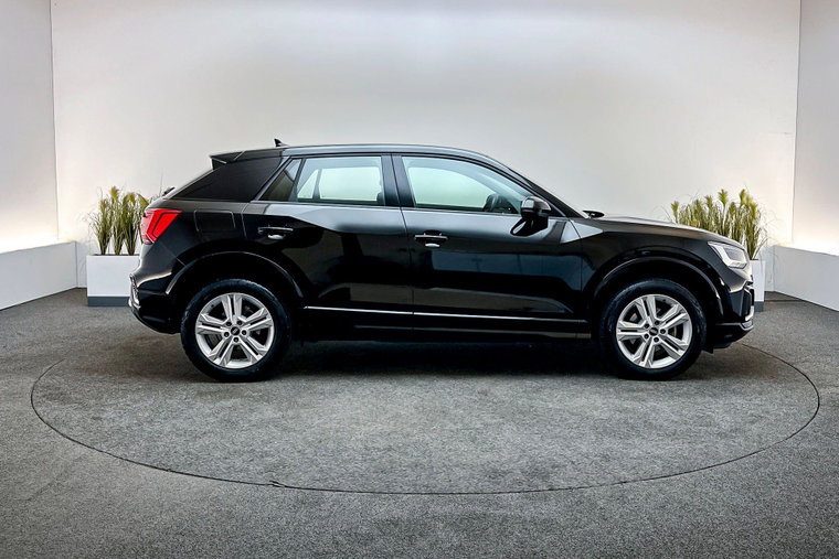 Vehicle Image 8