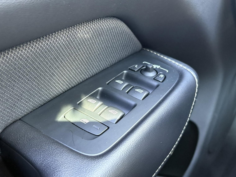 Vehicle Image 28