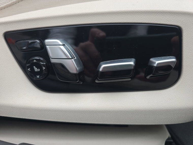 Vehicle Image 27