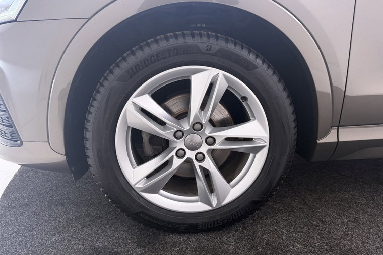 Vehicle Image 38