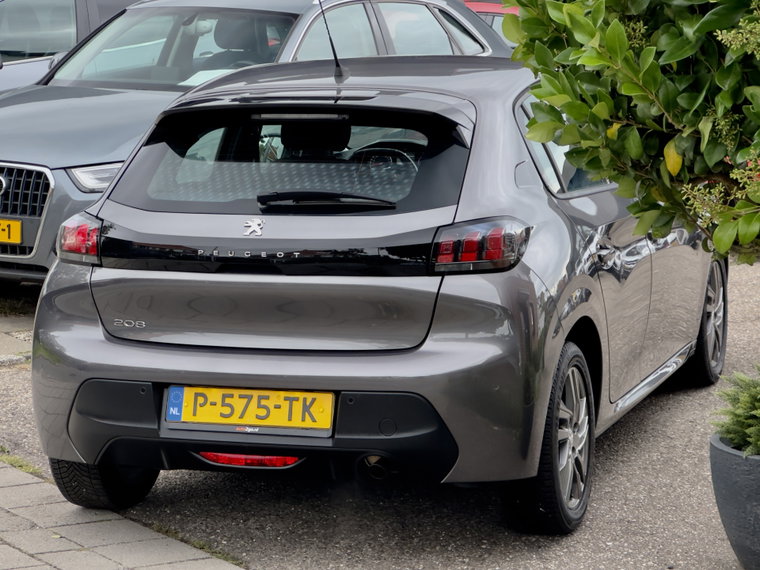 Vehicle Image 11