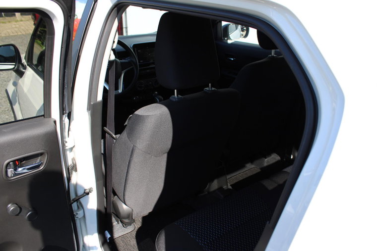 Vehicle Image 16