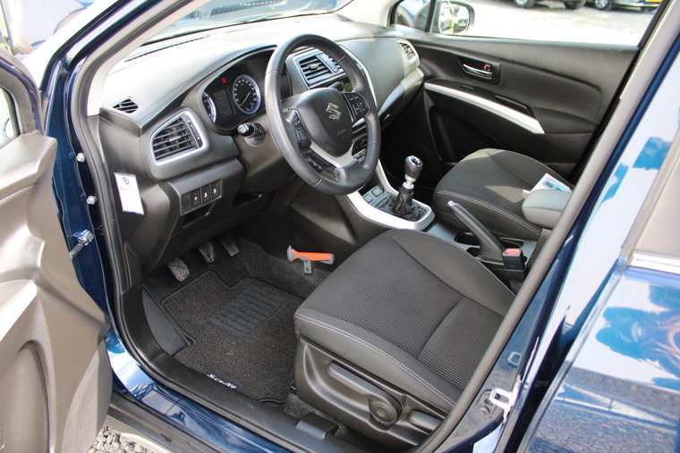 Vehicle Image 12