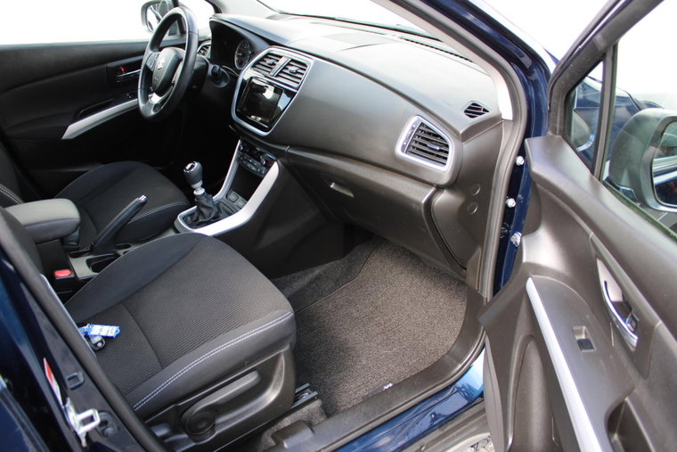 Vehicle Image 16