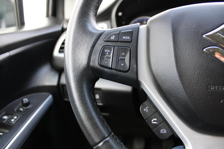 Vehicle Image 25