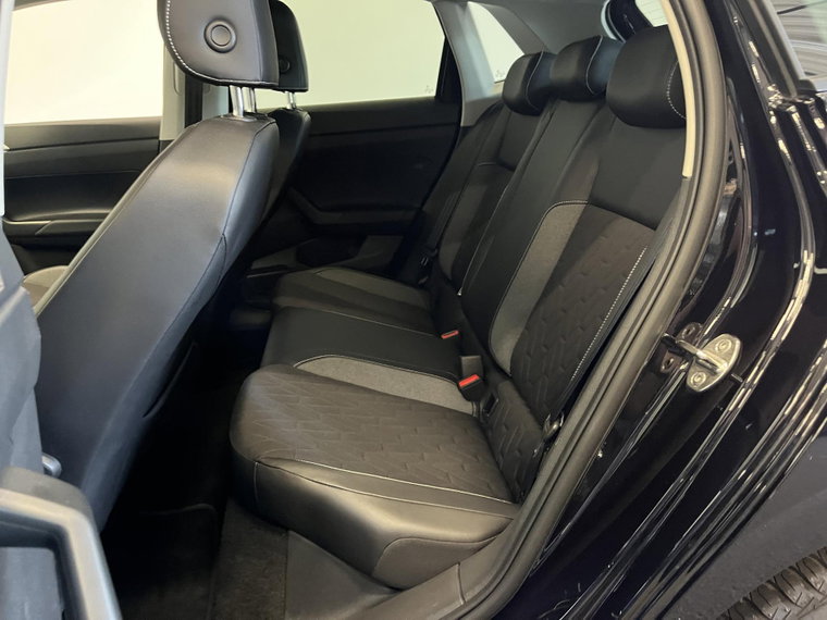 Vehicle Image 32