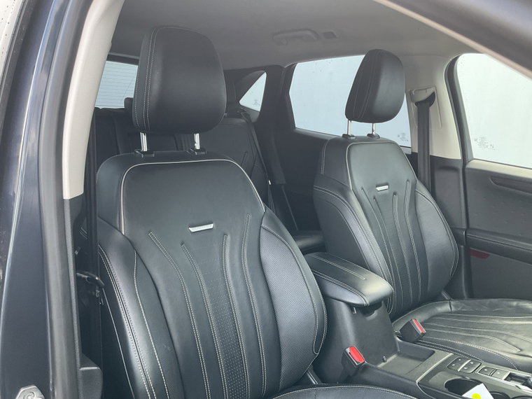 Vehicle Image 25