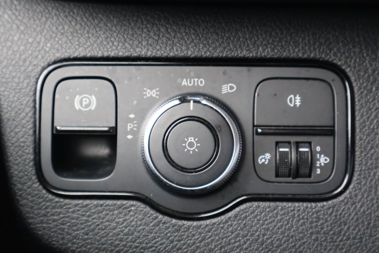 Vehicle Image 25