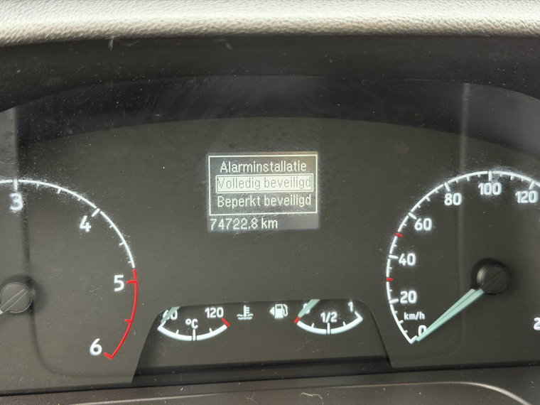 Vehicle Image 32