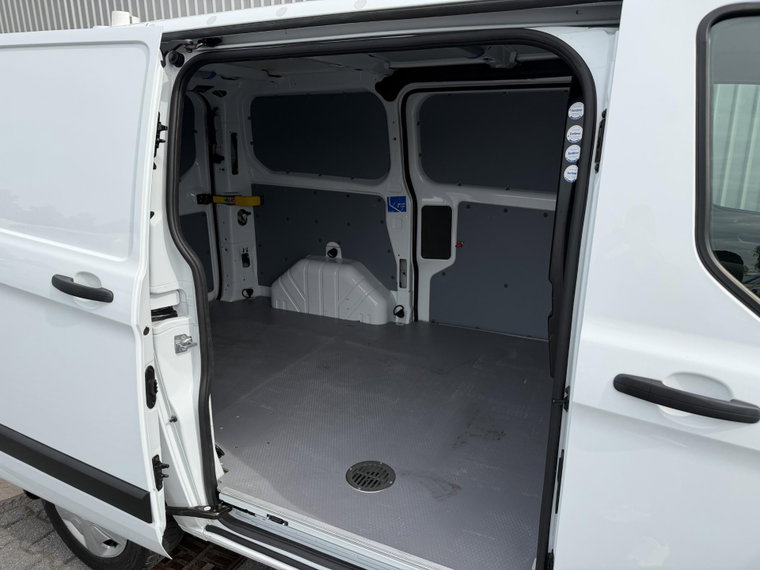 Vehicle Image 33