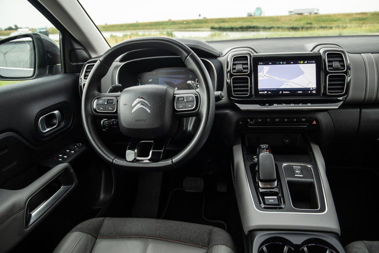 Vehicle Image 16