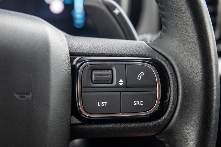 Vehicle Image 25