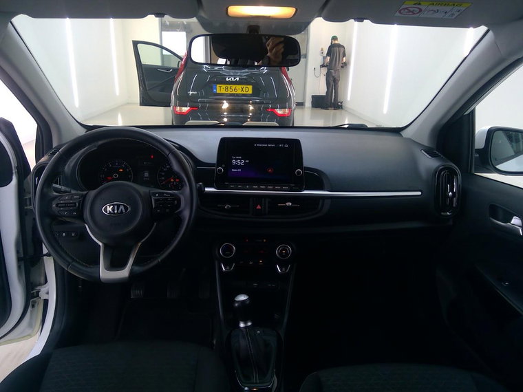 Vehicle Image 8
