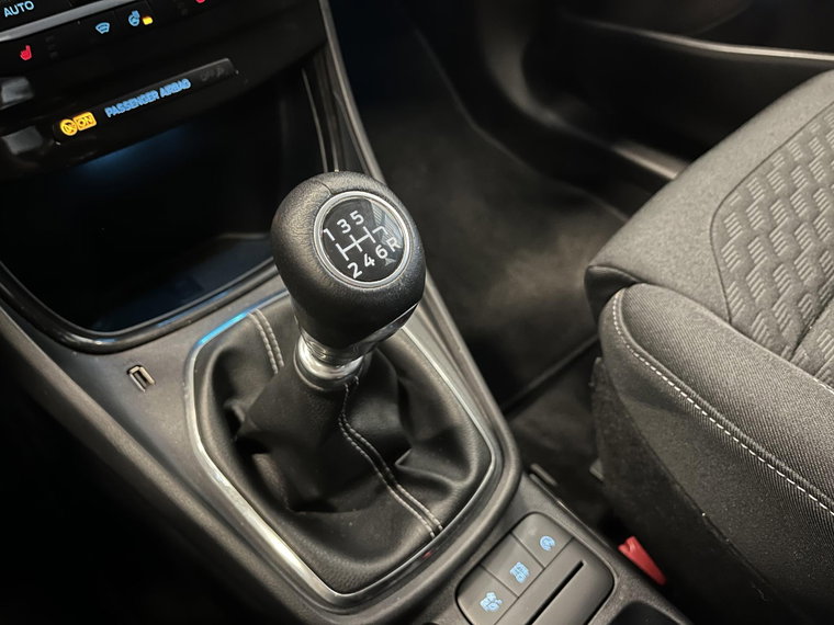 Vehicle Image 25