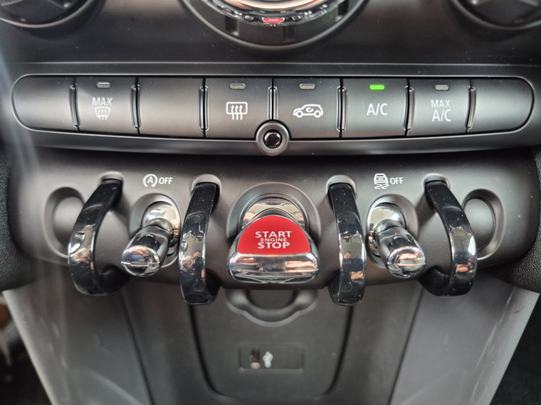 Vehicle Image 28