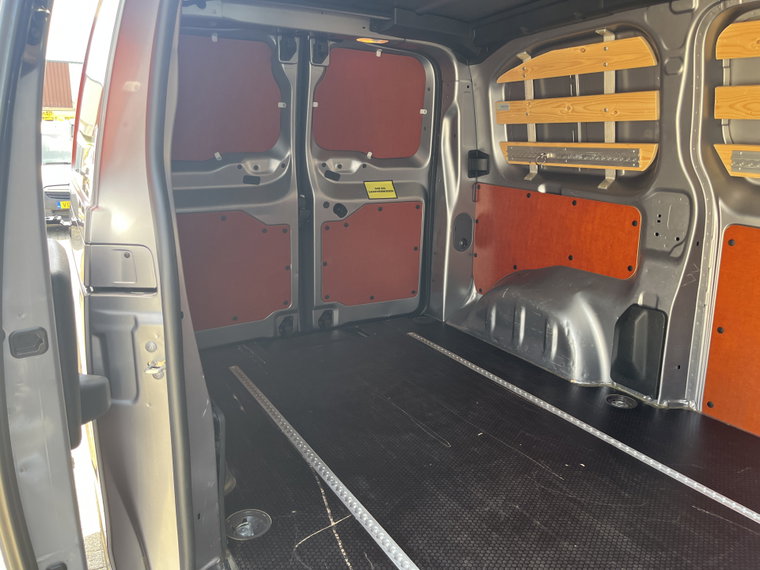 Vehicle Image 25