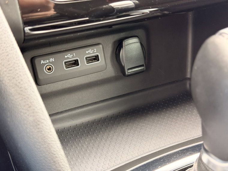 Vehicle Image 32