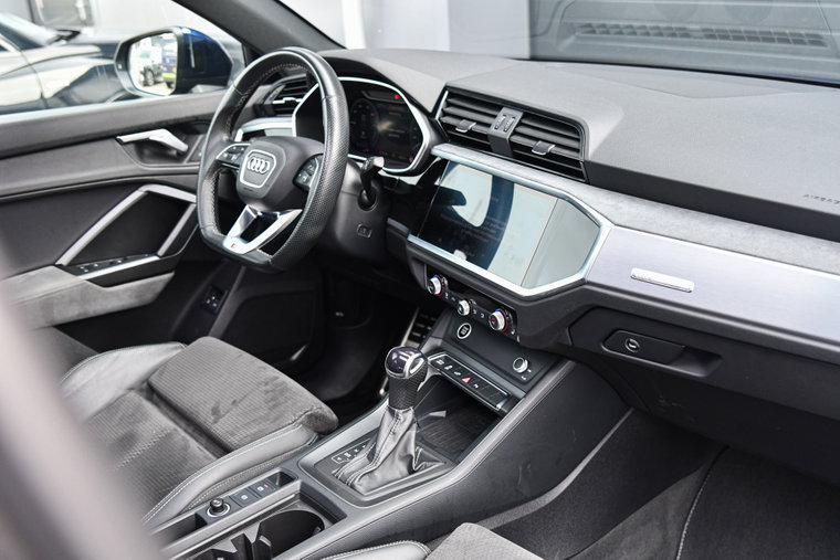 Vehicle Image 19
