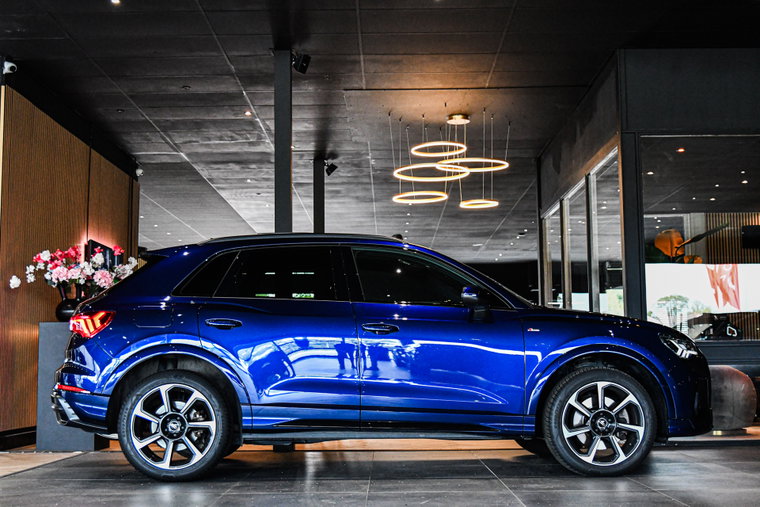 Vehicle Image 6