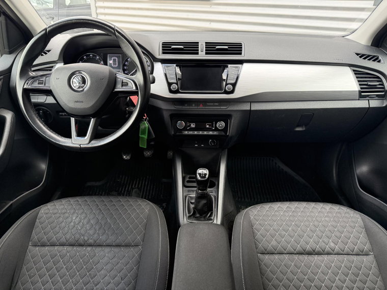 Vehicle Image 12