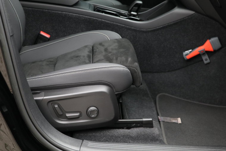 Vehicle Image 24