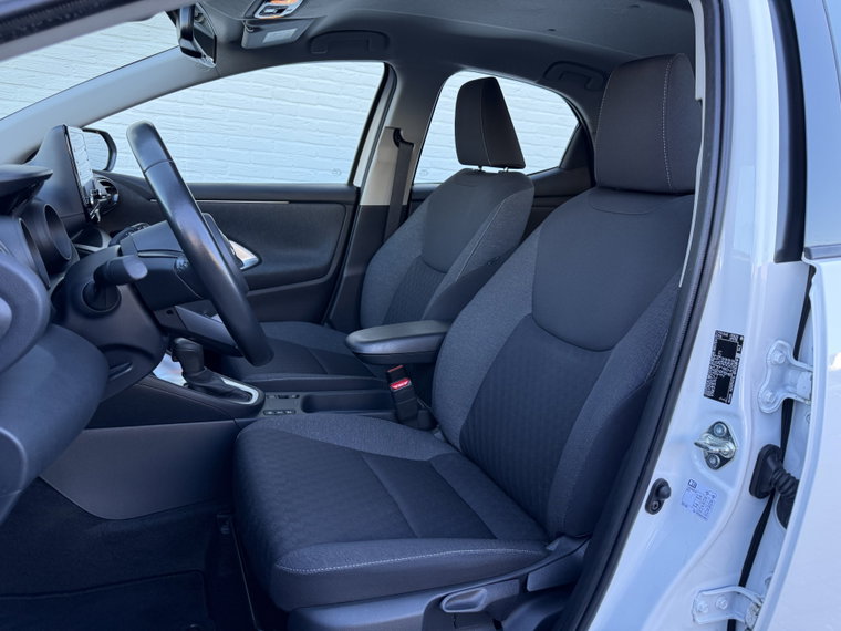Vehicle Image 25