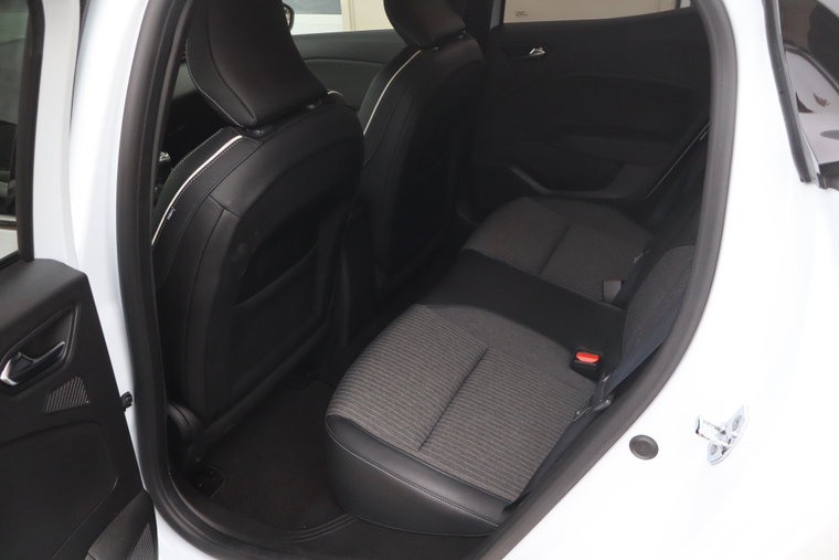 Vehicle Image 32